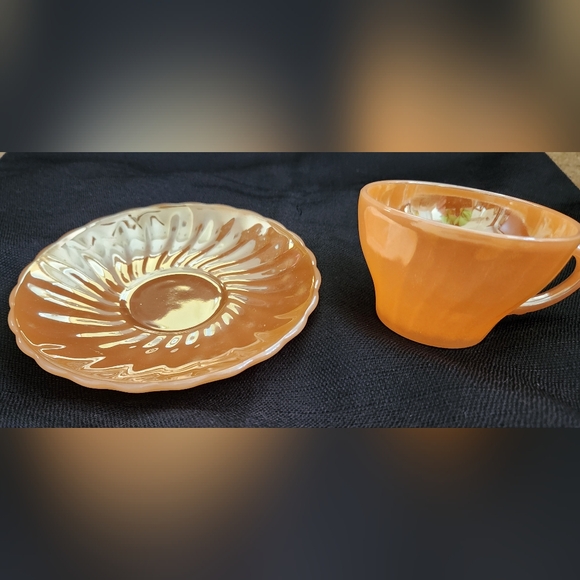 Fire King Cup & Saucer - Vintage Peach Luster Swirl. Excellent vintage condition - Picture 2 of 4